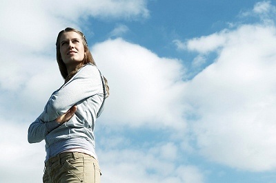 春季怎样防身上起一块一块的白斑?